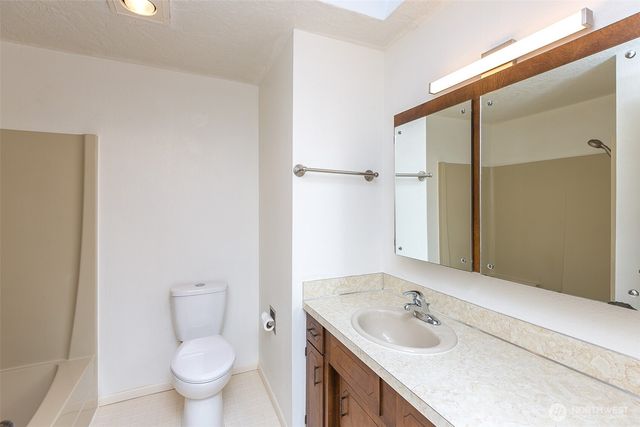 872 E Spruce Street, Sequim, WA 98382