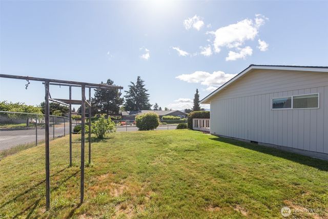 872 E Spruce Street, Sequim, WA 98382