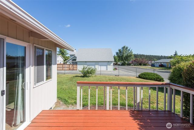 872 E Spruce Street, Sequim, WA 98382