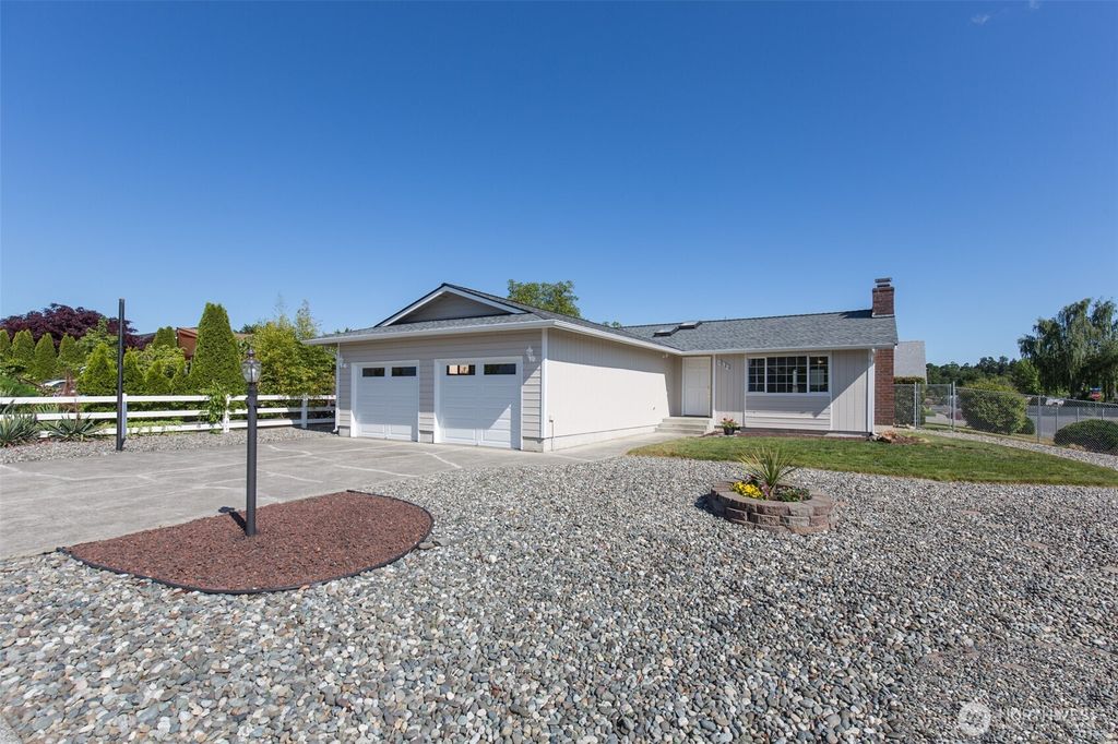 872 E Spruce Street, Sequim, WA 98382