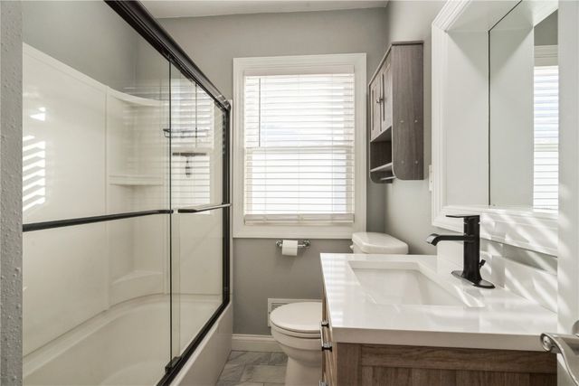 1135 Crestview Dr. SE, Cedar Rapids, IA 52403