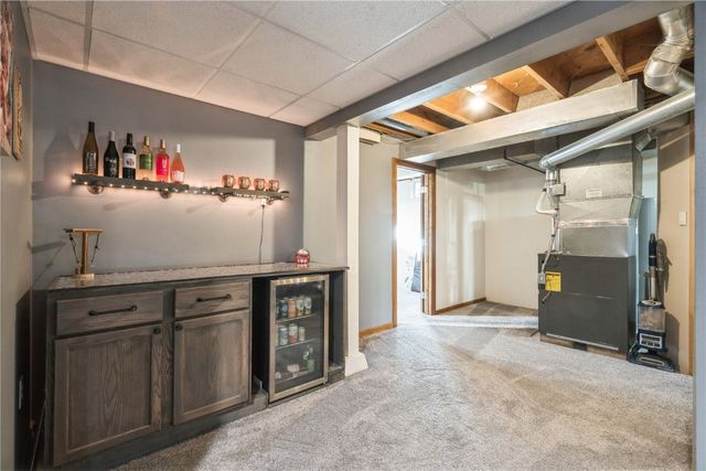 1135 Crestview Dr. SE, Cedar Rapids, IA 52403