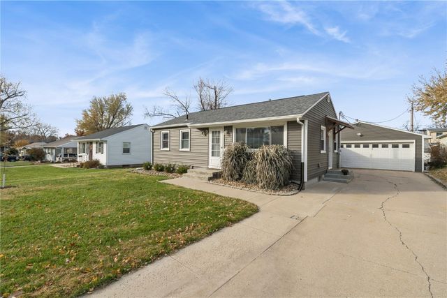 1135 Crestview Dr. SE, Cedar Rapids, IA 52403