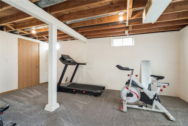 1135 Crestview Dr. SE, Cedar Rapids, IA 52403