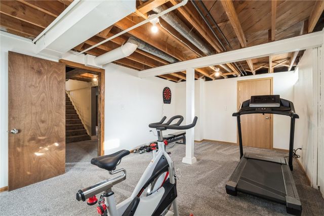 1135 Crestview Dr. SE, Cedar Rapids, IA 52403