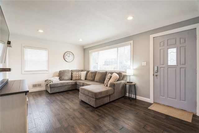 1135 Crestview Dr. SE, Cedar Rapids, IA 52403