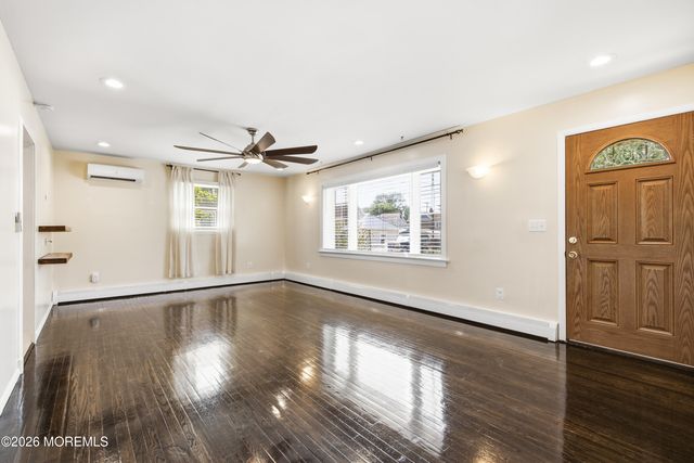5 Snyder Lane, Keyport, NJ 07735