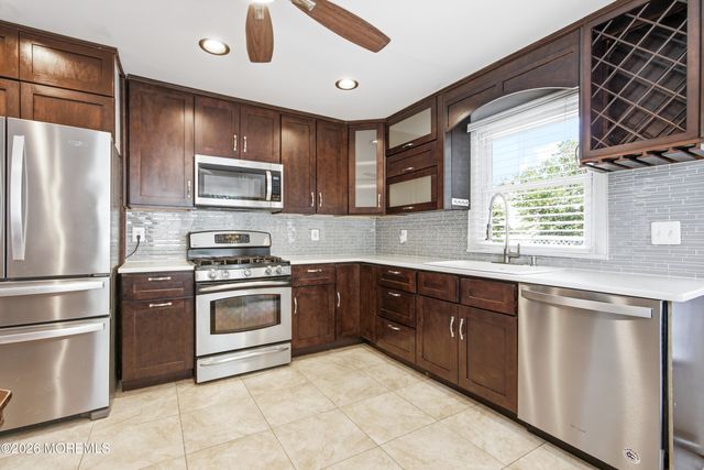 5 Snyder Lane, Keyport, NJ 07735