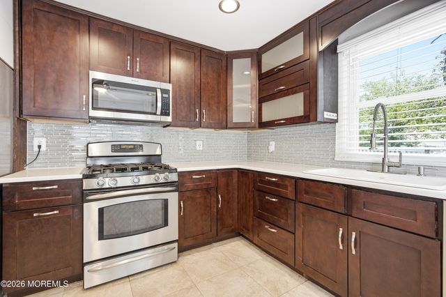 5 Snyder Lane, Keyport, NJ 07735