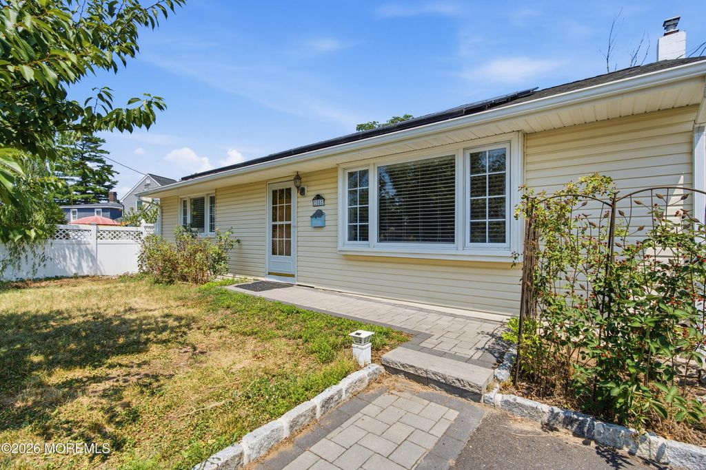 5 Snyder Lane, Keyport, NJ 07735