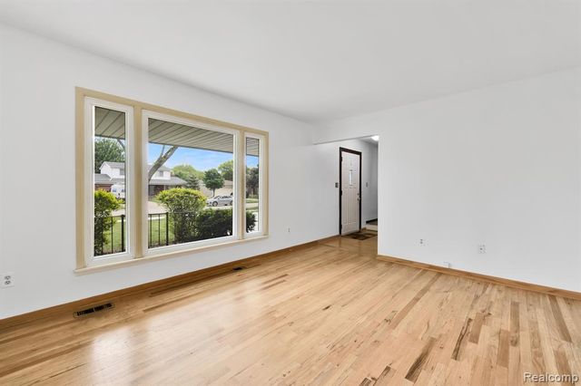 33735 Kennedy Drive, Sterling Heights, MI 48310