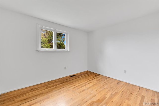 33735 Kennedy Drive, Sterling Heights, MI 48310