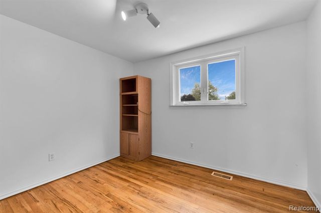 33735 Kennedy Drive, Sterling Heights, MI 48310