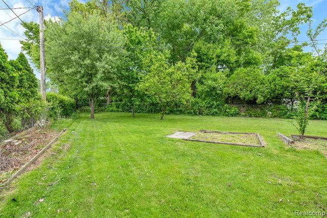 33735 Kennedy Drive, Sterling Heights, MI 48310