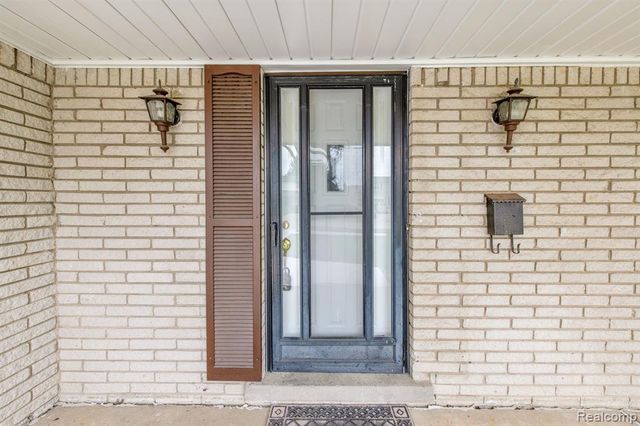 33735 Kennedy Drive, Sterling Heights, MI 48310