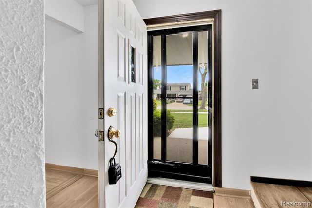 33735 Kennedy Drive, Sterling Heights, MI 48310