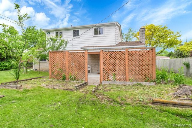 33735 Kennedy Drive, Sterling Heights, MI 48310