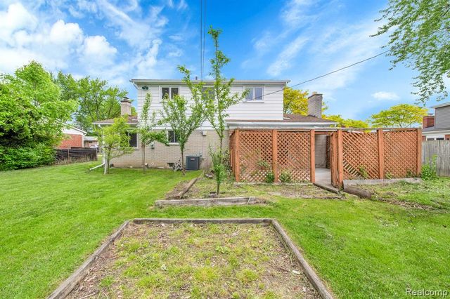 33735 Kennedy Drive, Sterling Heights, MI 48310