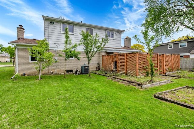 33735 Kennedy Drive, Sterling Heights, MI 48310