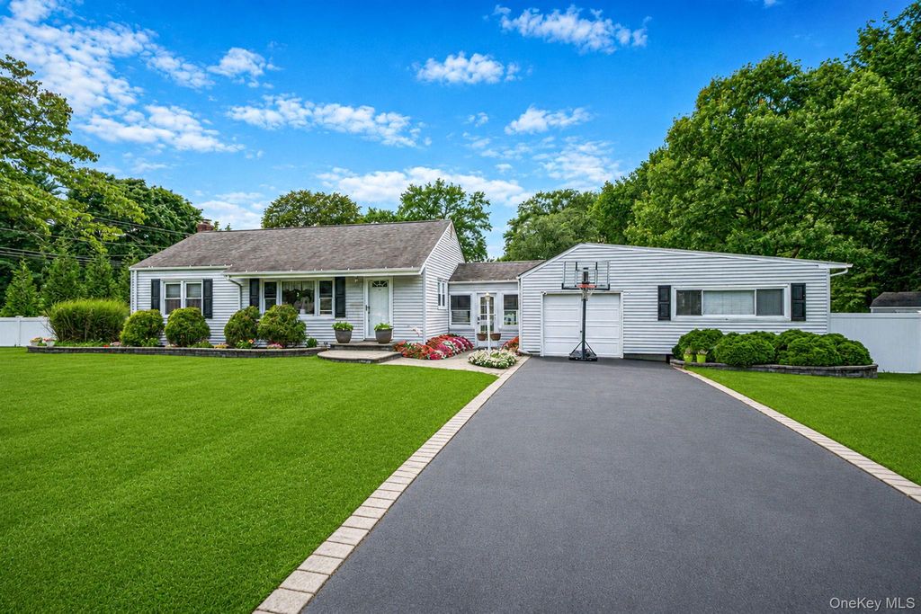 19 Ridgeley Road, Smithtown, NY 11787 — photo 2