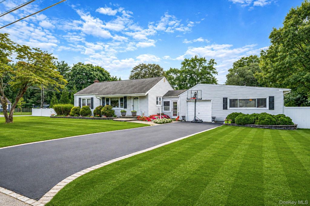19 Ridgeley Road, Smithtown, NY 11787 — photo 3