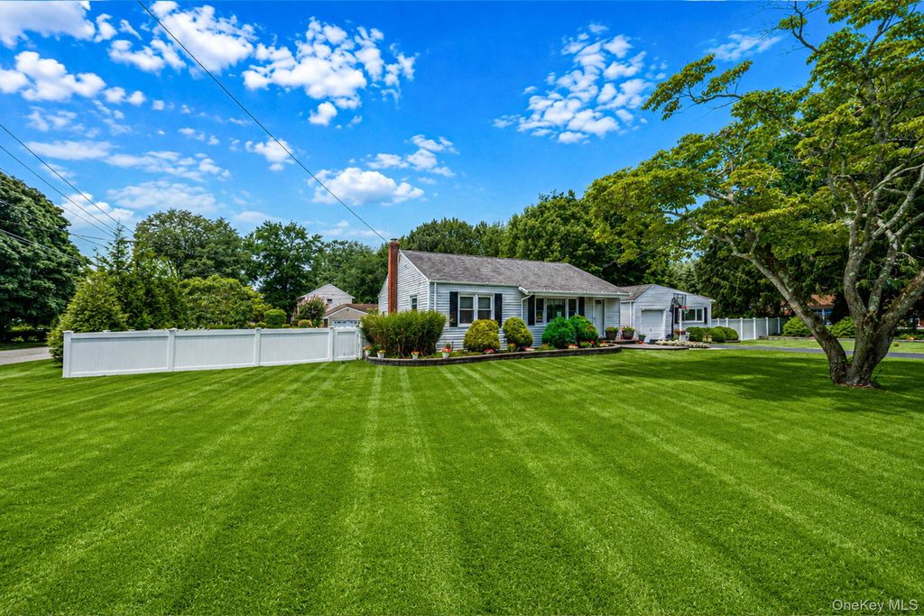 19 Ridgeley Road, Smithtown, NY 11787 — photo 4