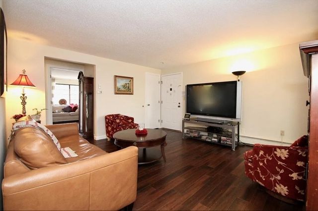 2200 Skyline Dr 6, Lowell, MA 01854