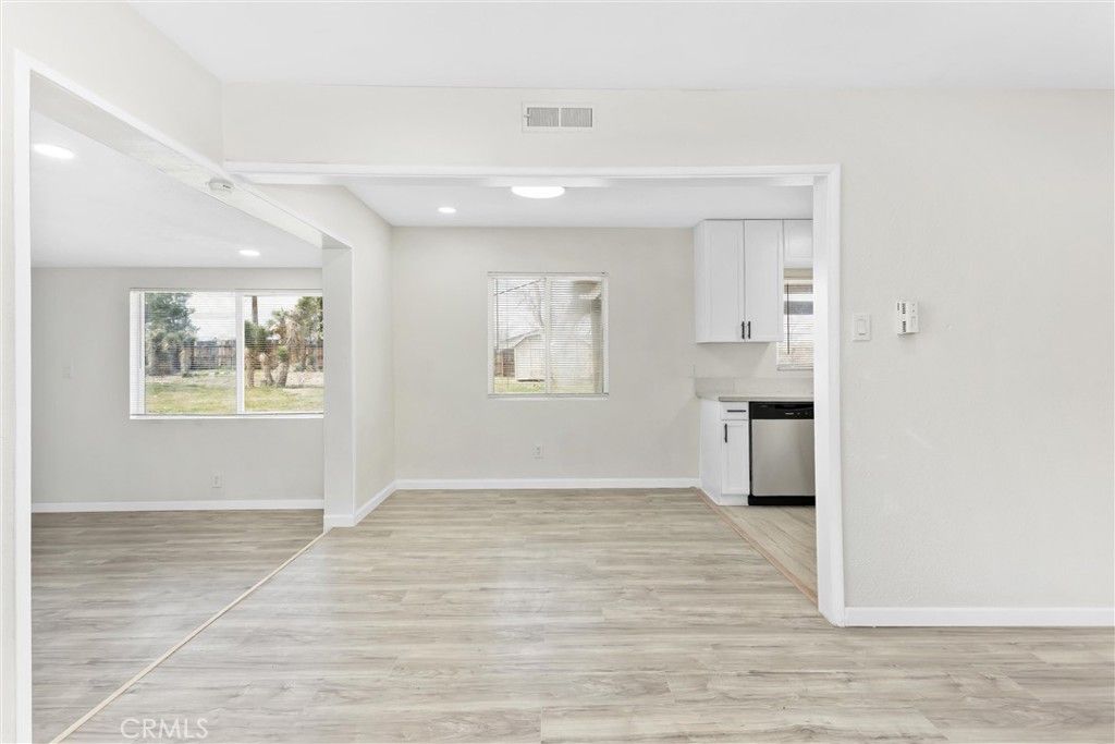 Image 9 of property listing at 15944 Wintun Road, Apple Valley, CA 92307