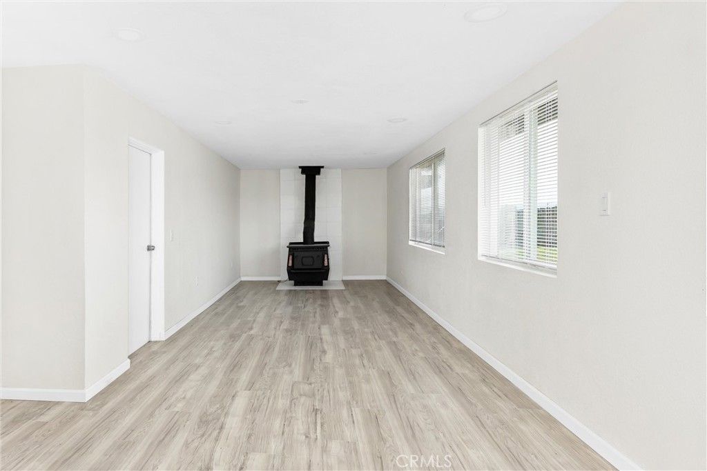 Image 14 of property listing at 15944 Wintun Road, Apple Valley, CA 92307