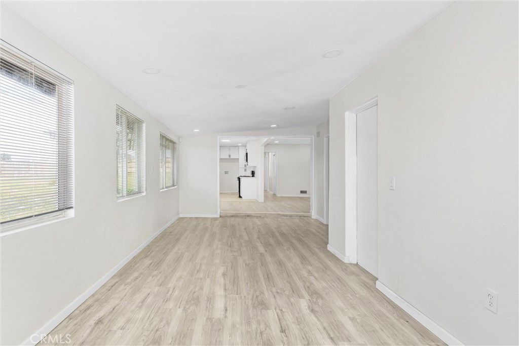 Image 15 of property listing at 15944 Wintun Road, Apple Valley, CA 92307