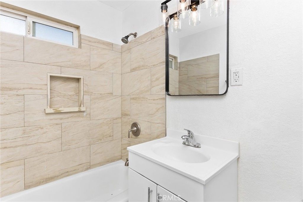 Image 18 of property listing at 15944 Wintun Road, Apple Valley, CA 92307