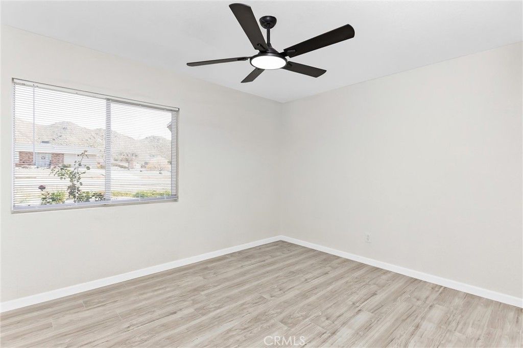 Image 20 of property listing at 15944 Wintun Road, Apple Valley, CA 92307