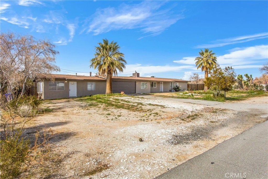 Image 2 of property listing at 15944 Wintun Road, Apple Valley, CA 92307
