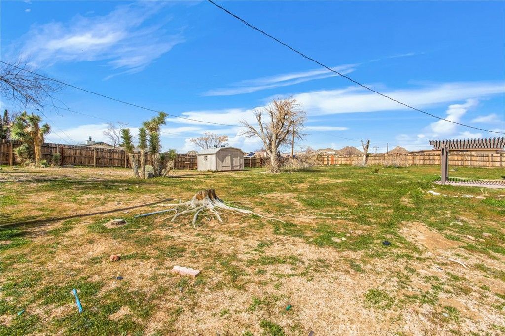 Image 30 of property listing at 15944 Wintun Road, Apple Valley, CA 92307