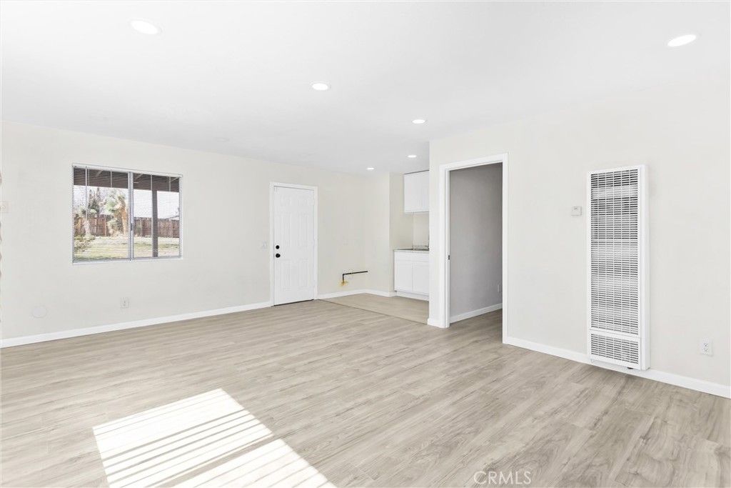 Image 34 of property listing at 15944 Wintun Road, Apple Valley, CA 92307