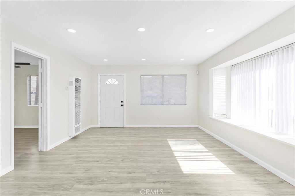 Image 35 of property listing at 15944 Wintun Road, Apple Valley, CA 92307