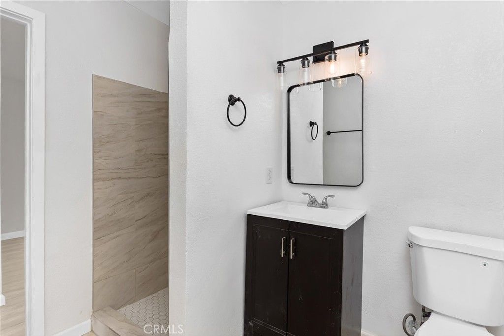 Image 40 of property listing at 15944 Wintun Road, Apple Valley, CA 92307