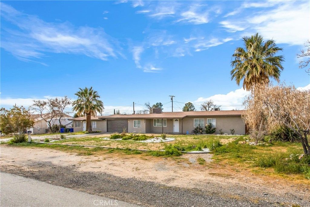 Image 4 of property listing at 15944 Wintun Road, Apple Valley, CA 92307