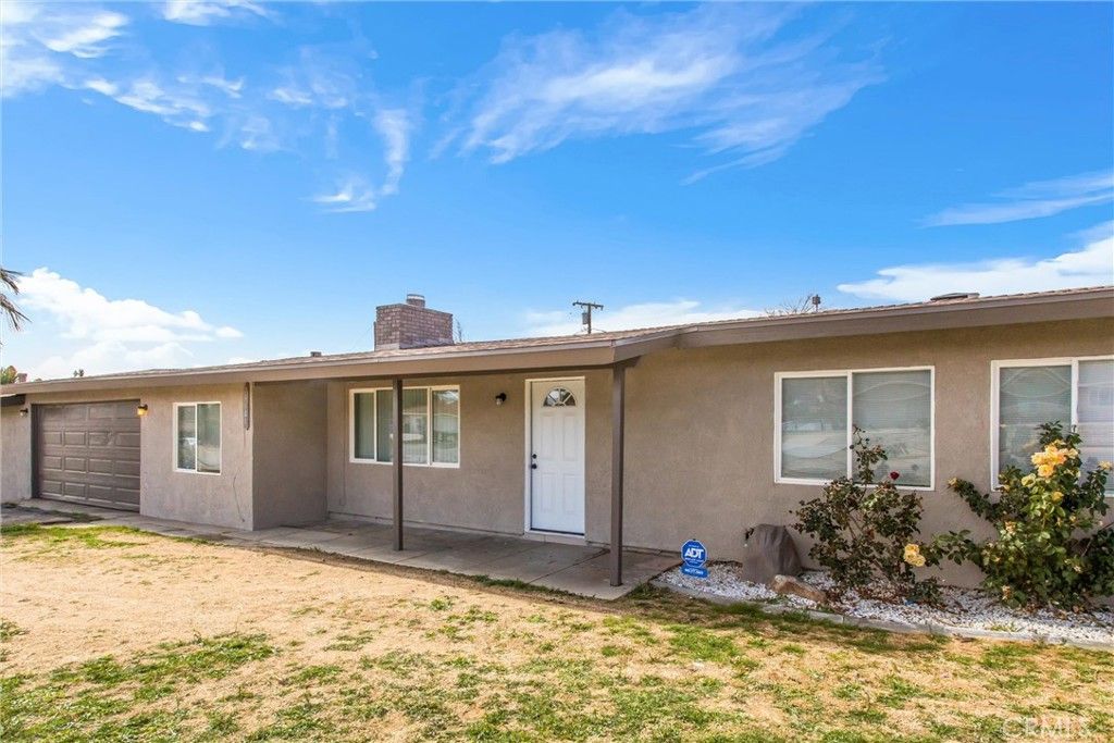 Image 5 of property listing at 15944 Wintun Road, Apple Valley, CA 92307