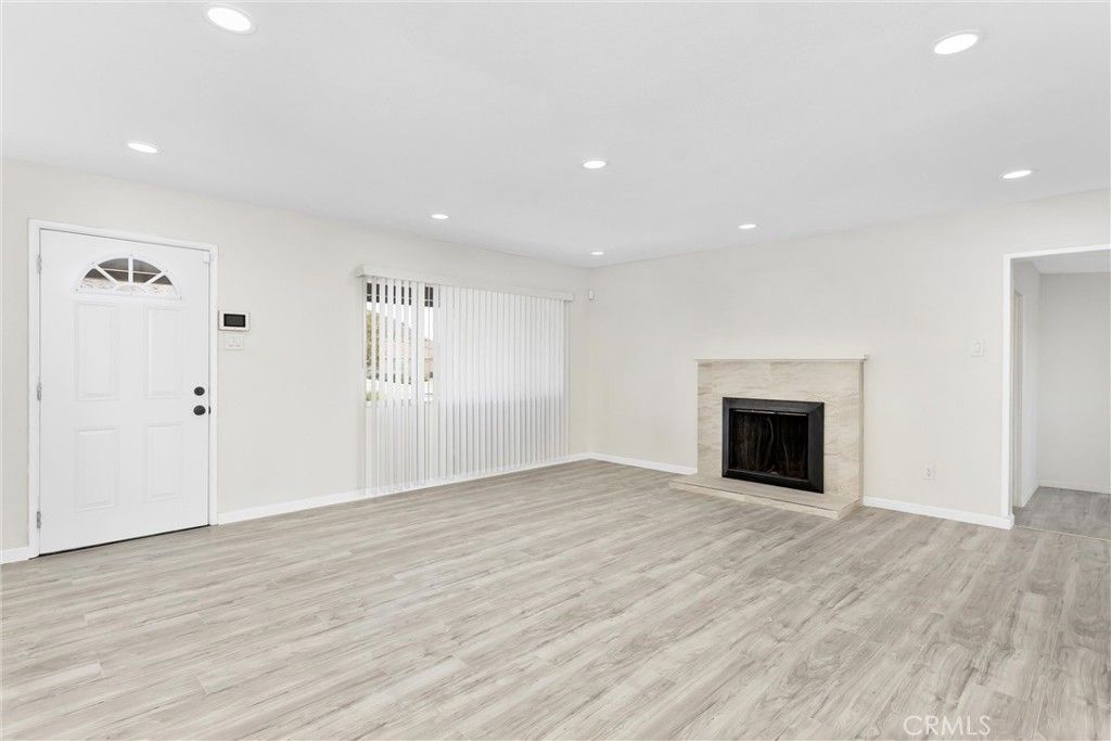 Image 8 of property listing at 15944 Wintun Road, Apple Valley, CA 92307