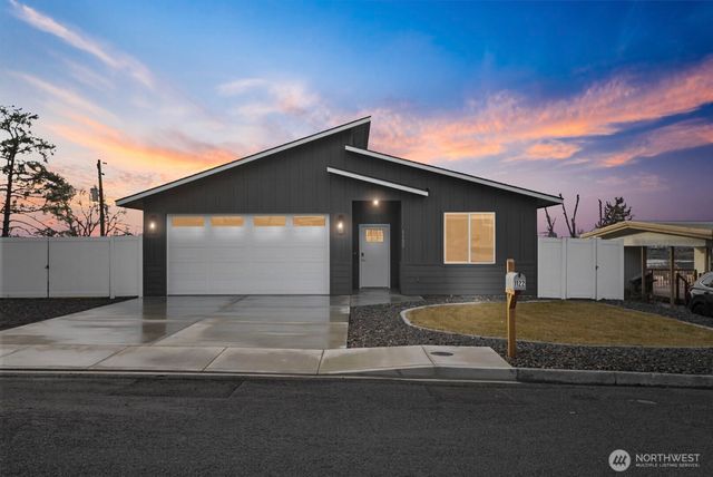 1122 W Ashley Way, Moses Lake, WA 98837