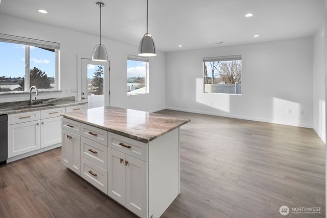 1122 W Ashley Way, Moses Lake, WA 98837