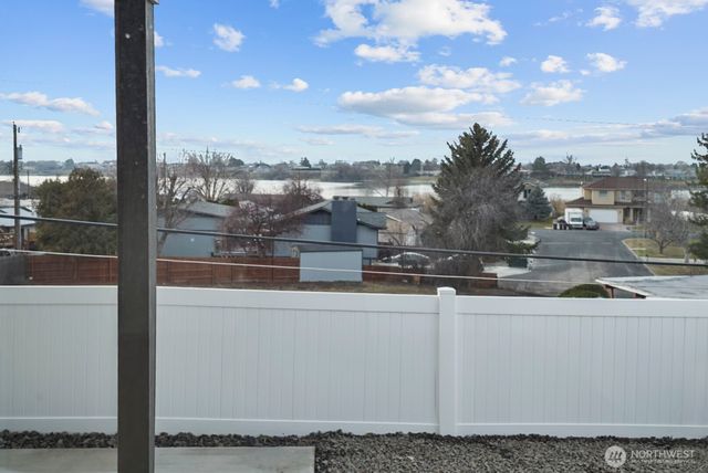 1122 W Ashley Way, Moses Lake, WA 98837
