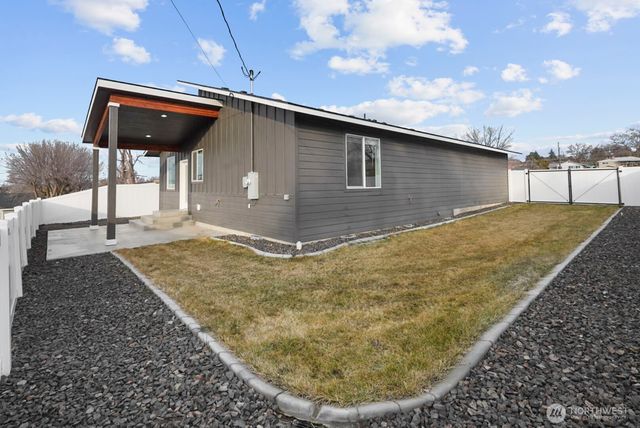 1122 W Ashley Way, Moses Lake, WA 98837