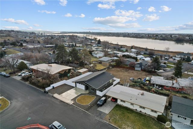 1122 W Ashley Way, Moses Lake, WA 98837