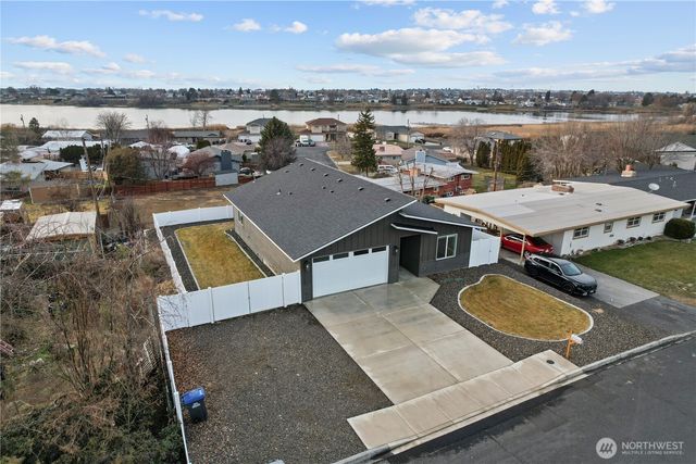 1122 W Ashley Way, Moses Lake, WA 98837