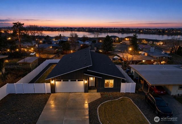 1122 W Ashley Way, Moses Lake, WA 98837