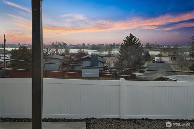 1122 W Ashley Way, Moses Lake, WA 98837