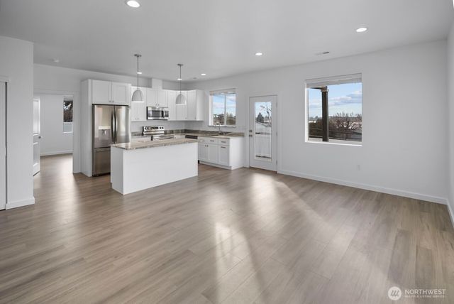 1122 W Ashley Way, Moses Lake, WA 98837