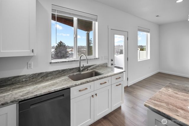 1122 W Ashley Way, Moses Lake, WA 98837